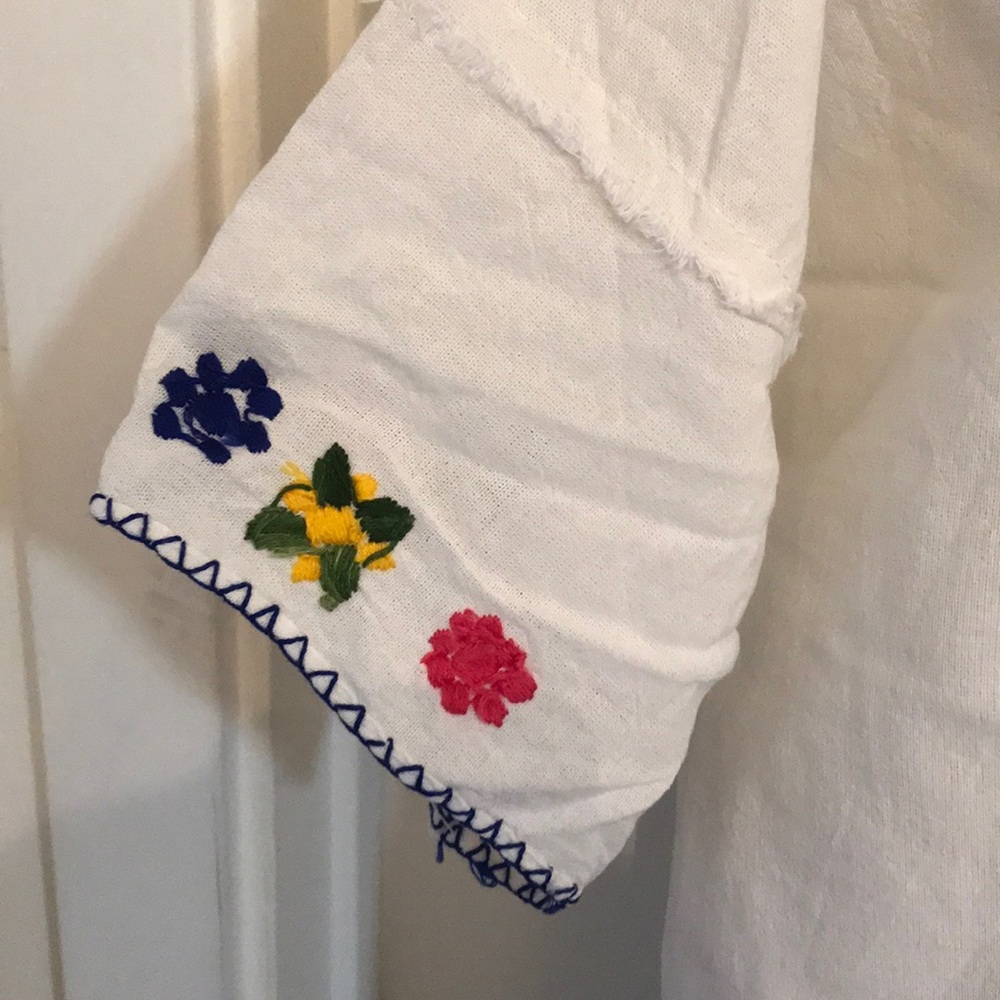 Embroidered Blouse - Picture 3 of 4